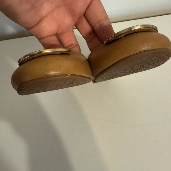Tory Burch Caramel Pebbled Leather Gold T Logo Ballet Flats Shoes 6M