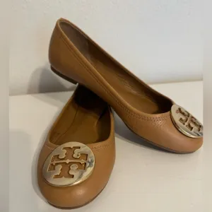 Tory Burch Caramel Pebbled Leather Gold T Logo Ballet Flats Shoes 6M