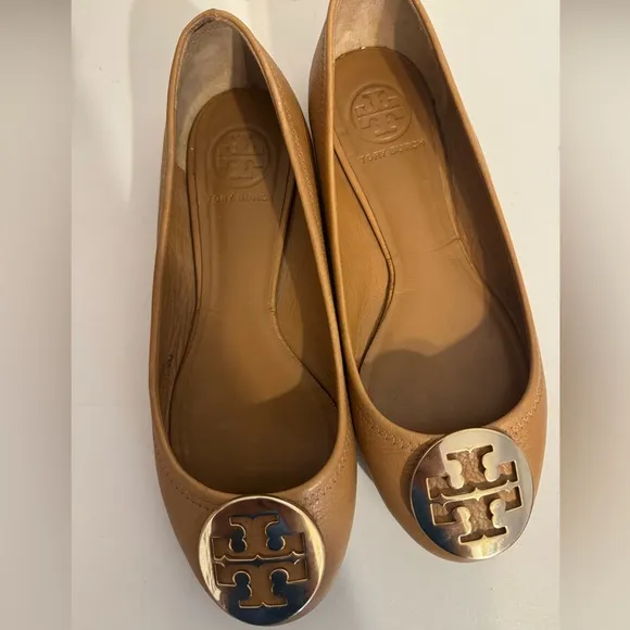 Tory Burch Caramel Pebbled Leather Gold T Logo Ballet Flats Shoes 6M