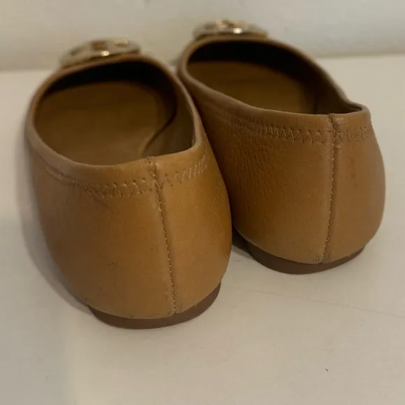 Tory Burch Caramel Pebbled Leather Gold T Logo Ballet Flats Shoes 6M