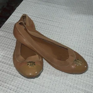 Tory Burch Flats size 7.5, pre loved 🥰