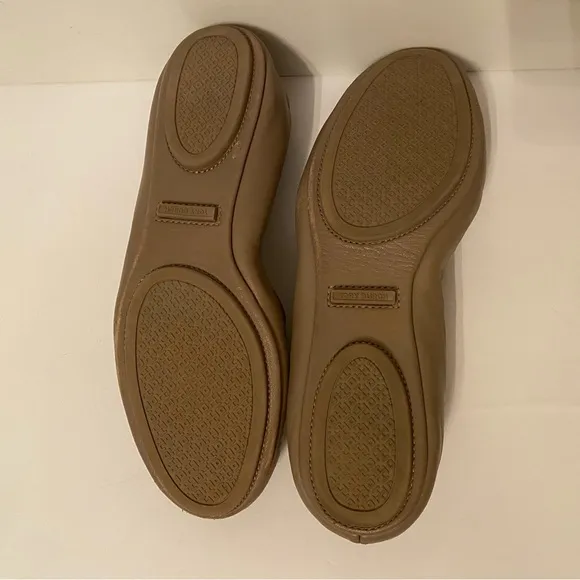 Tory Burch Shoes taupe gray tan leather ballet flats medallion vamp Size 7.5
