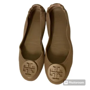 Tory Burch Shoes taupe gray tan leather ballet flats medallion vamp Size 7.5