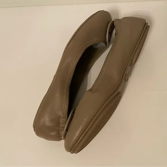Tory Burch Shoes taupe gray tan leather ballet flats medallion vamp Size 7.5
