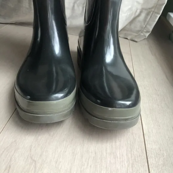Tory Burch Tall Logo Black &amp; Gray Rubber Rain Boots Size 8