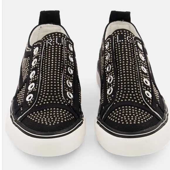❤️True Religion Women Aubrie Silver Stud Casual Shoes,Black/Silver new with tag