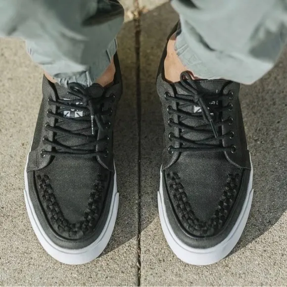 T.U.K. BLACK TWILL NO-RING VLK SNEAKER US 4 (Boys) or EUC 37 UNISEX. New.