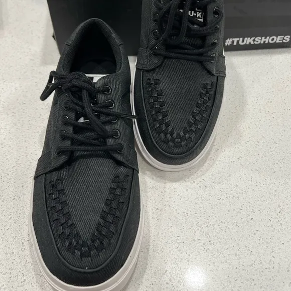 T.U.K. BLACK TWILL NO-RING VLK SNEAKER US 4 (Boys) or EUC 37 UNISEX. New.