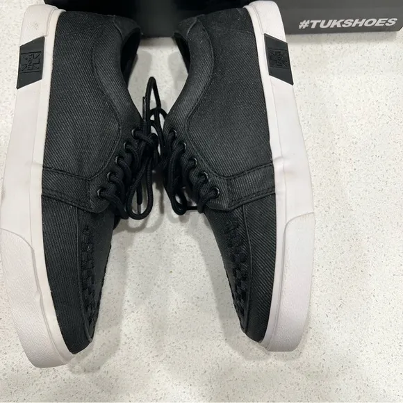 T.U.K. BLACK TWILL NO-RING VLK SNEAKER US 4 (Boys) or EUC 37 UNISEX. New.