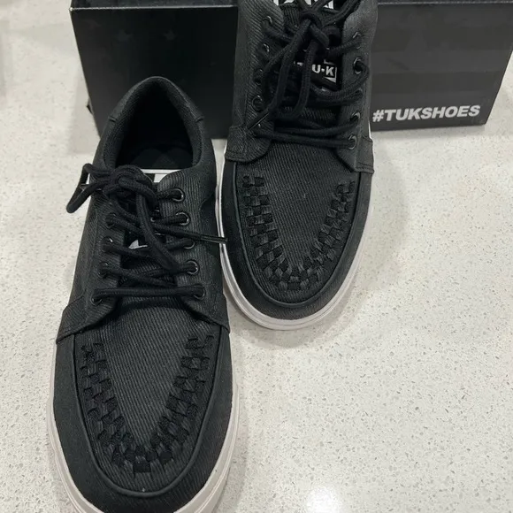 T.U.K. BLACK TWILL NO-RING VLK SNEAKER US 4 (Boys) or EUC 37 UNISEX. New.