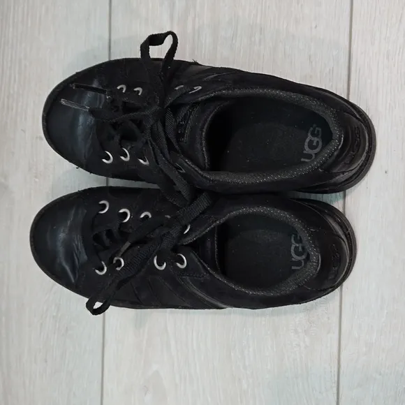 Ugg Australia Kids Unisex Leather Sneakers shoes sz 3