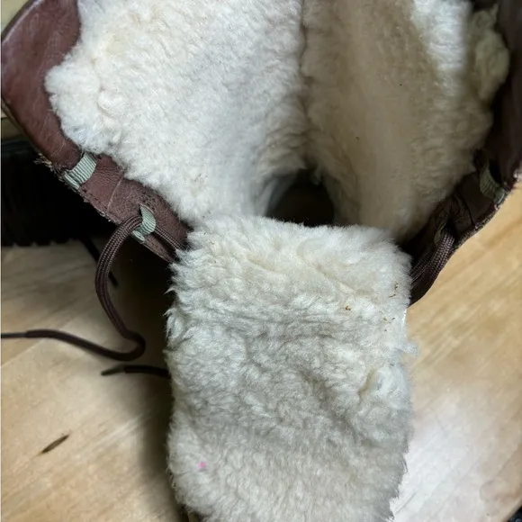 UGG boots brown boots cize 7 good condition