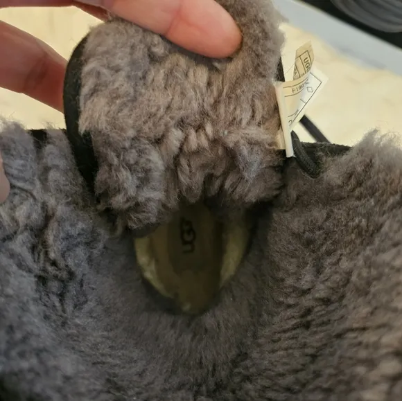 Ugg boots unisex size 5
