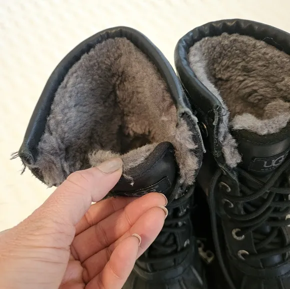 Ugg boots unisex size 5