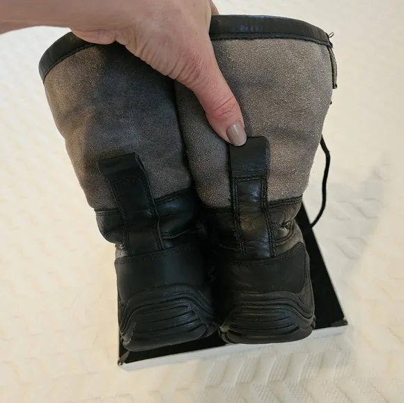 Ugg boots unisex size 5