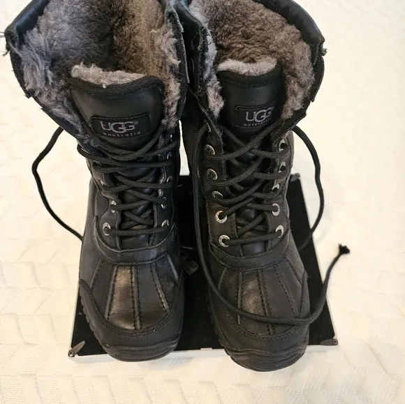 Ugg boots unisex size 5