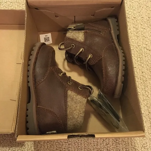 Ugg brand toddler boys boots size 6