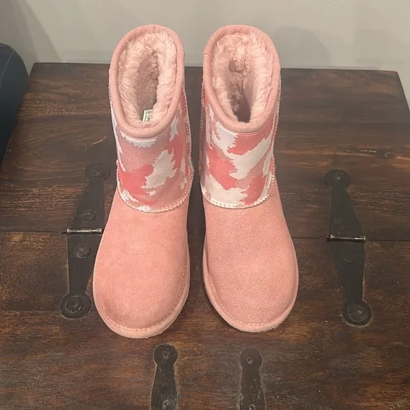 UGG Girls Pink Camo Boots Size 3