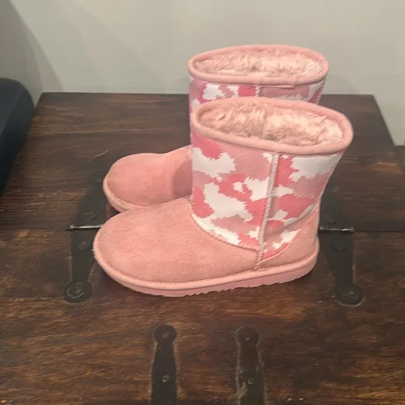UGG Girls Pink Camo Boots Size 3
