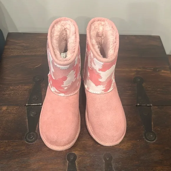 UGG Girls Pink Camo Boots Size 3