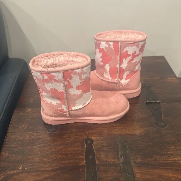 UGG Girls Pink Camo Boots Size 3