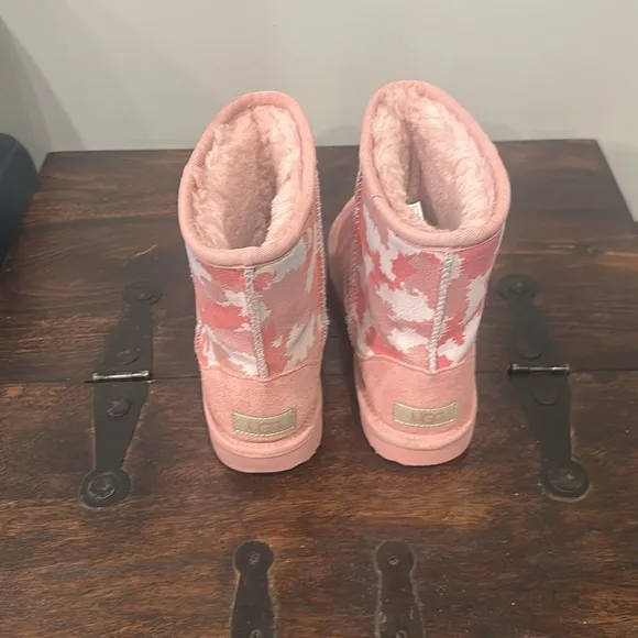 UGG Girls Pink Camo Boots Size 3