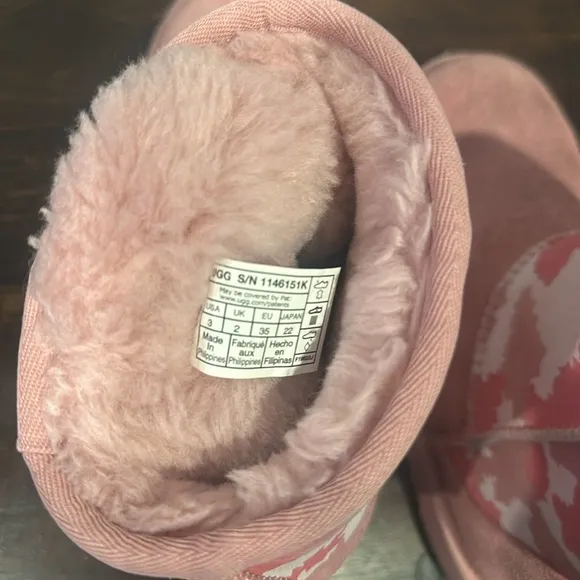 UGG Girls Pink Camo Boots Size 3
