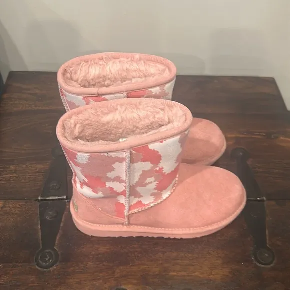 UGG Girls Pink Camo Boots Size 3