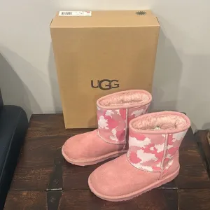 UGG Girls Pink Camo Boots Size 3