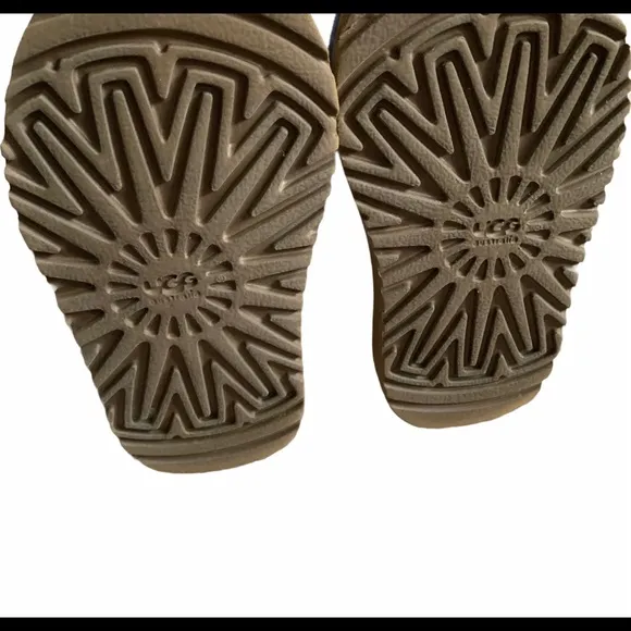 UGG Infant Bailey Button Boots Size 7