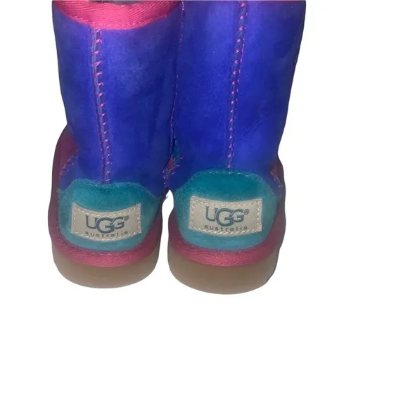 𝅺Ugg kid girls pink green blue color block boots size 8