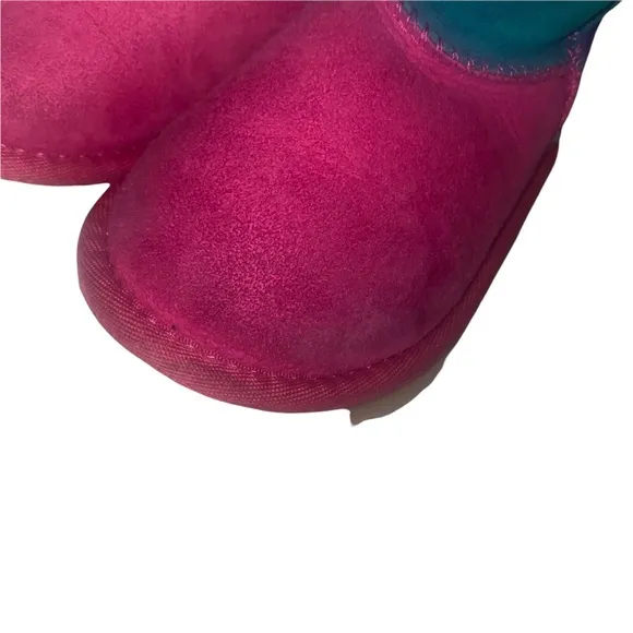 𝅺Ugg kid girls pink green blue color block boots size 8