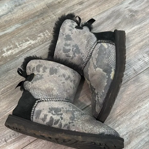 UGG Kids Bailey Bow Boots Snakeprint size 5