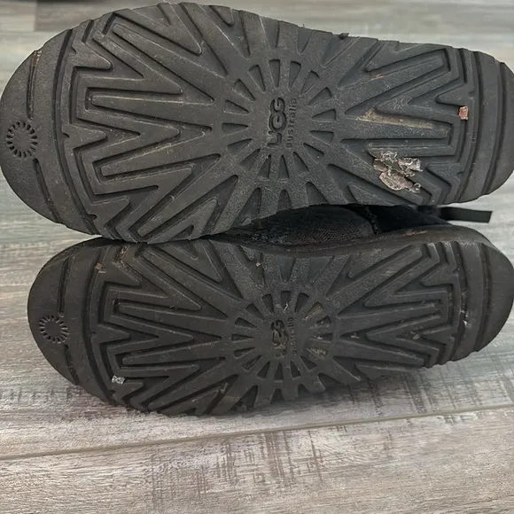 UGG Kids Bailey Bow Boots Snakeprint size 5