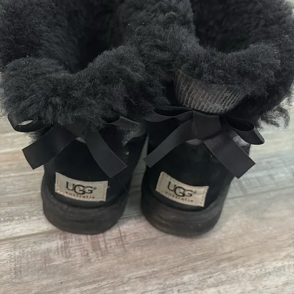 UGG Kids Bailey Bow Boots Snakeprint size 5