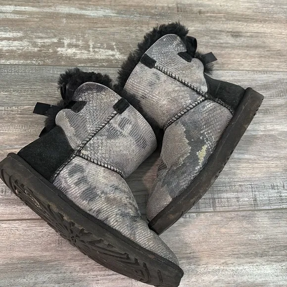UGG Kids Bailey Bow Boots Snakeprint size 5