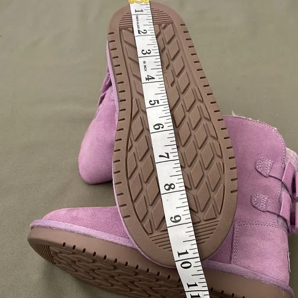 UGG KOOLABURRA  two bows pink color Boots size 3”
