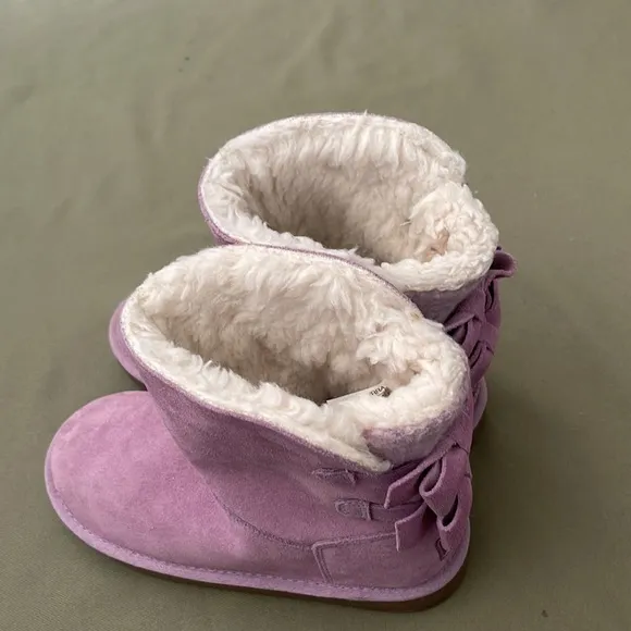 UGG KOOLABURRA  two bows pink color Boots size 3”