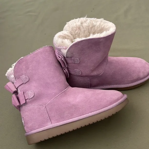 UGG KOOLABURRA  two bows pink color Boots size 3”
