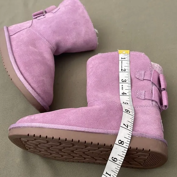 UGG KOOLABURRA  two bows pink color Boots size 3”