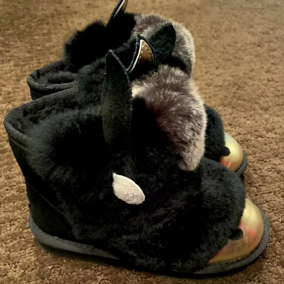 UGG little girls boot