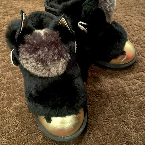 UGG little girls boot