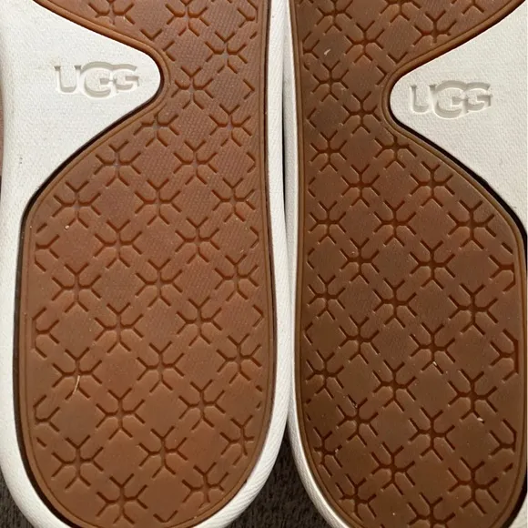 UGG Sammy Sneaker sz 8.5