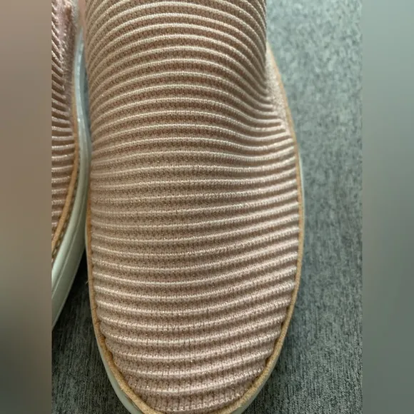 UGG Sammy Sneaker sz 8.5