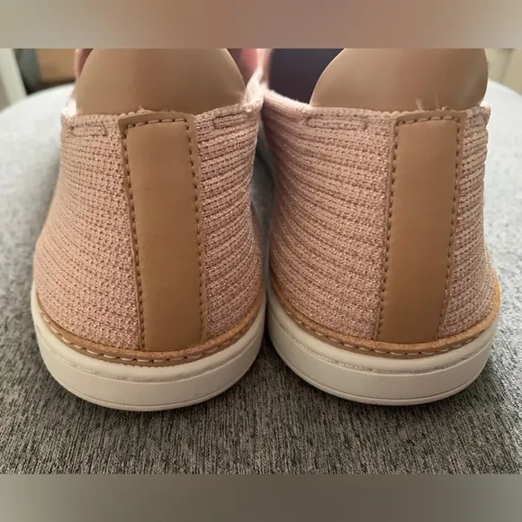 UGG Sammy Sneaker sz 8.5
