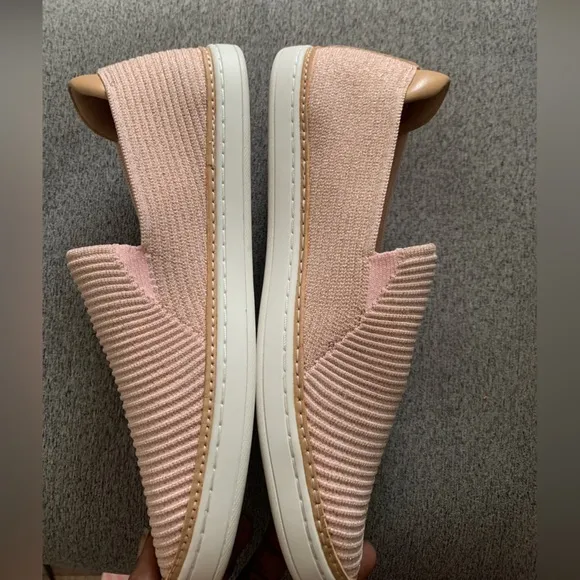 UGG Sammy Sneaker sz 8.5