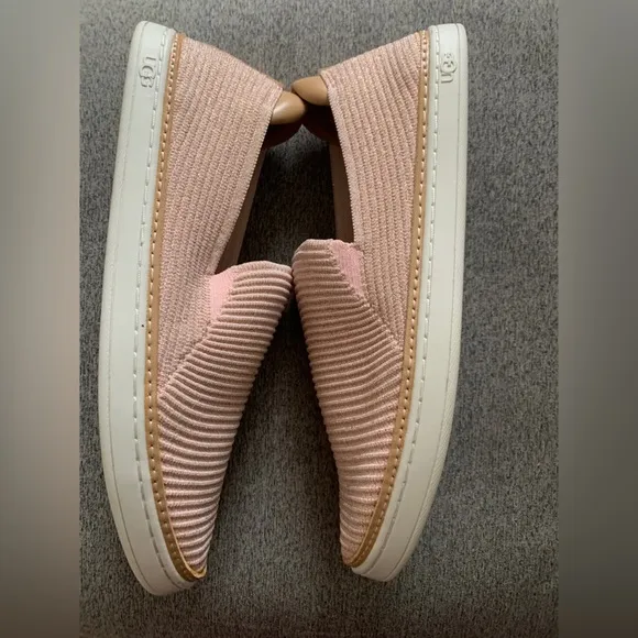 UGG Sammy Sneaker sz 8.5