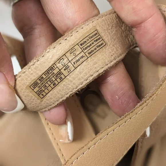 Ugg suede chapala sandals