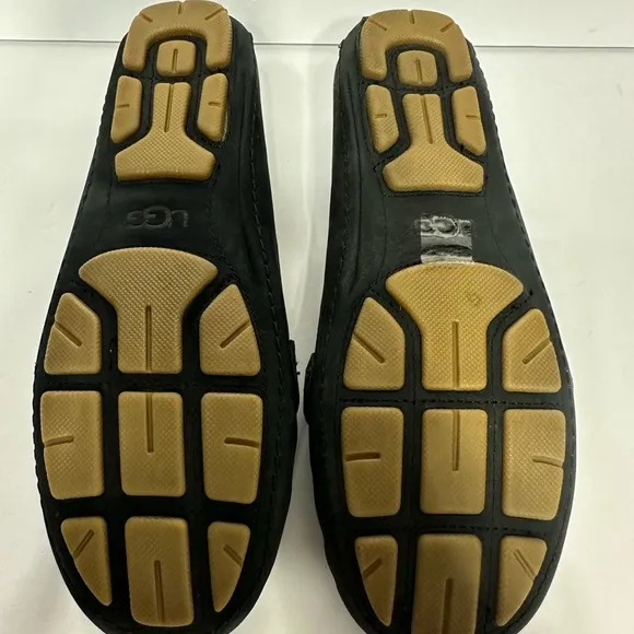 UGG Women's Black Loafers size 8 pre owned Exellent condition.