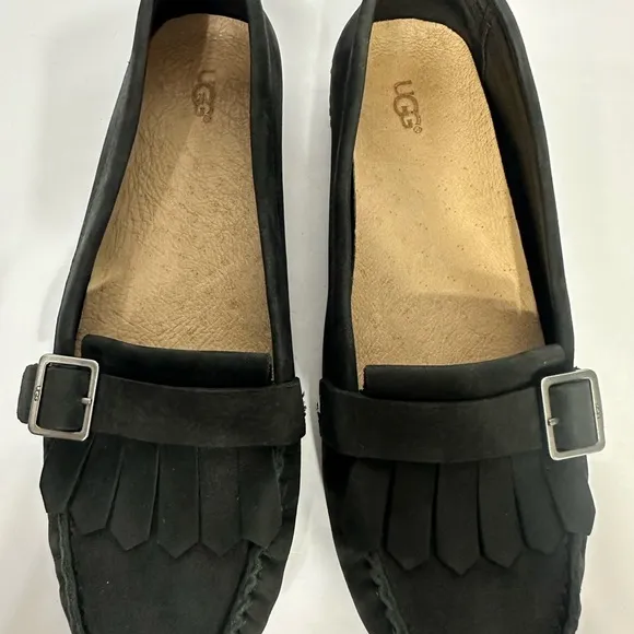 UGG Women's Black Loafers size 8 pre owned Exellent condition.